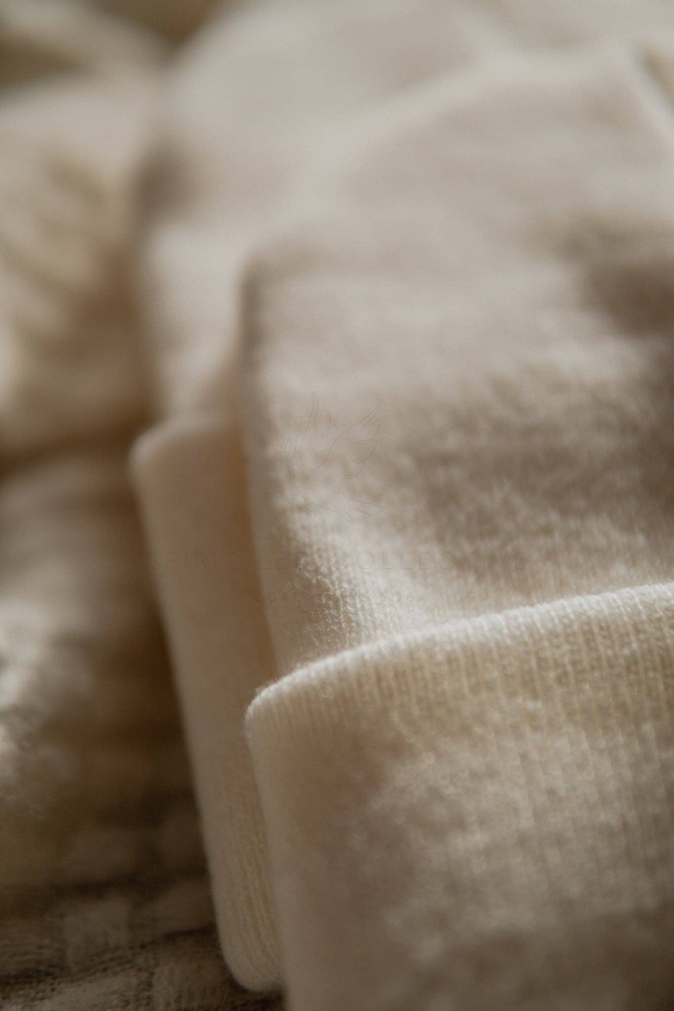 Blanco Jesus is King | Gorro de tobogán cristiano bordado de venta al por mayor en Faire3