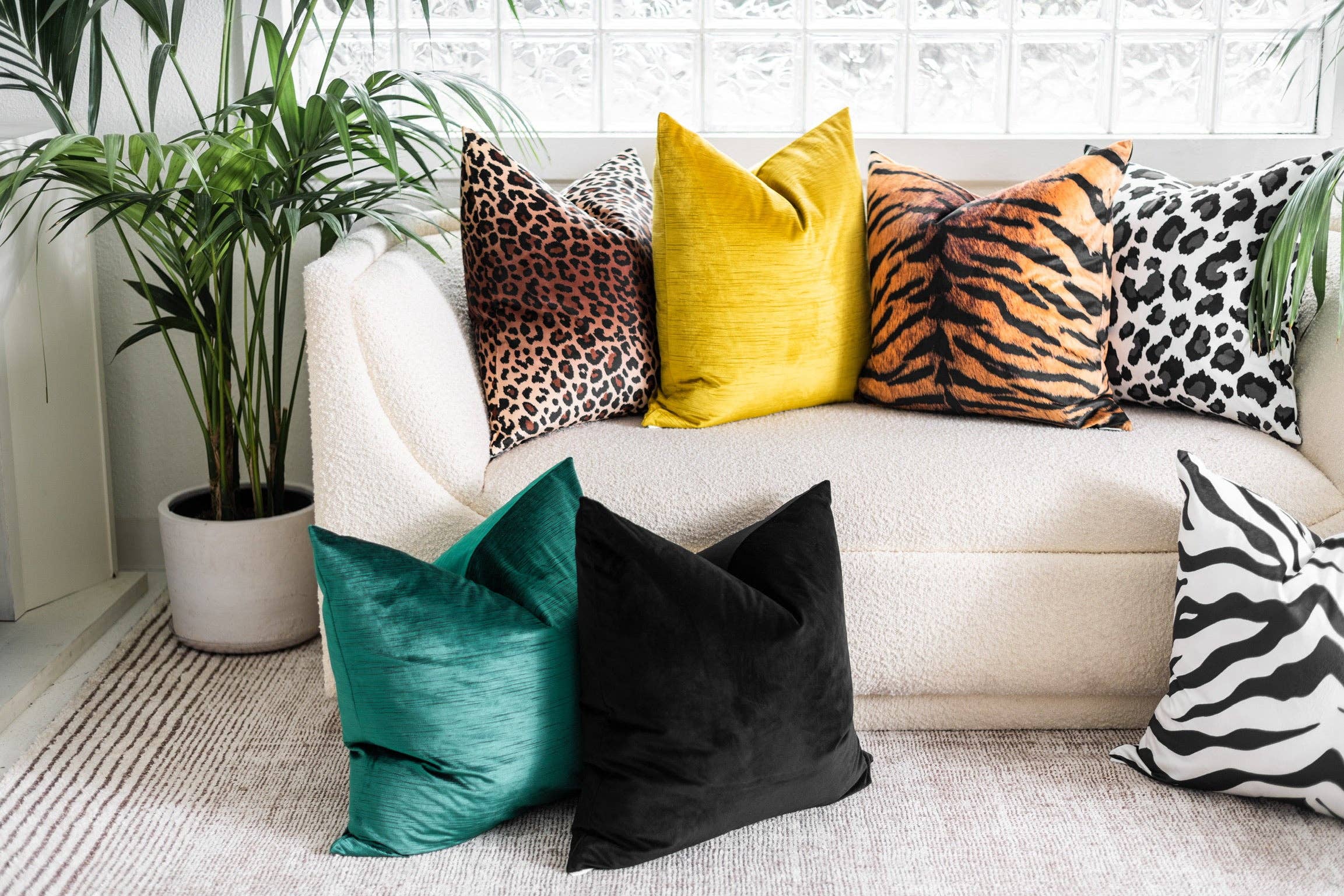 Visually Rich Home - Wholesale Throw/Decorative Pillow - Tiger Velvet Pillow5