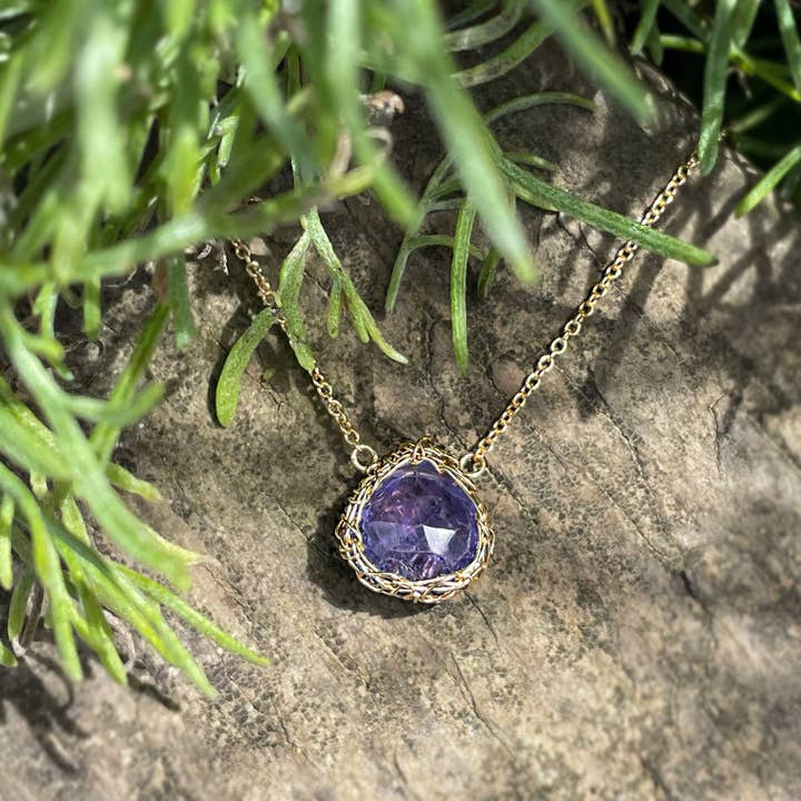 Tanzanit Teardrop Halsband i Guld för wholesale av Arivka Jewelry