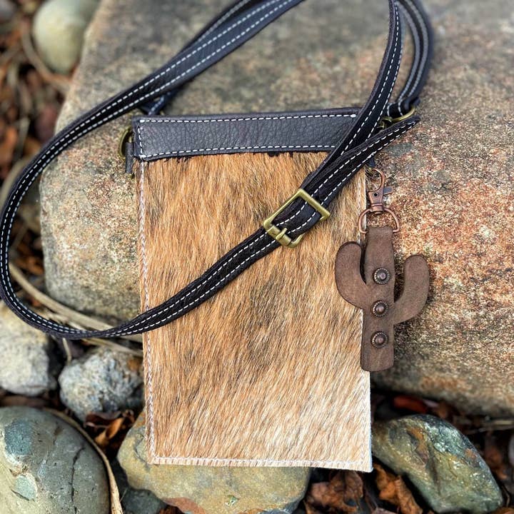 Borsa a tracolla Hair on Hide Cactus, porta cellulare, in quercia per la vendita all'ingrosso da parte di K and K Western Designs