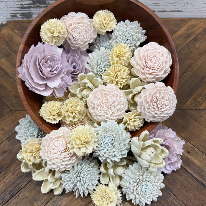 Fée Marraine - Assortiment de Fleurs en Bois de Sola Teintées pour la vente par Oh You're Lovely