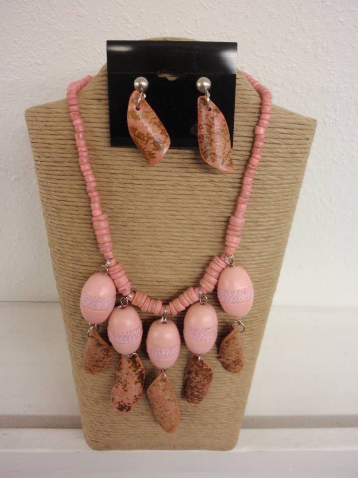 18" SINGLE STRAND PINK WOOD WITH DANGLING BEADS NECKLACE SET for wholesale by International Duru's