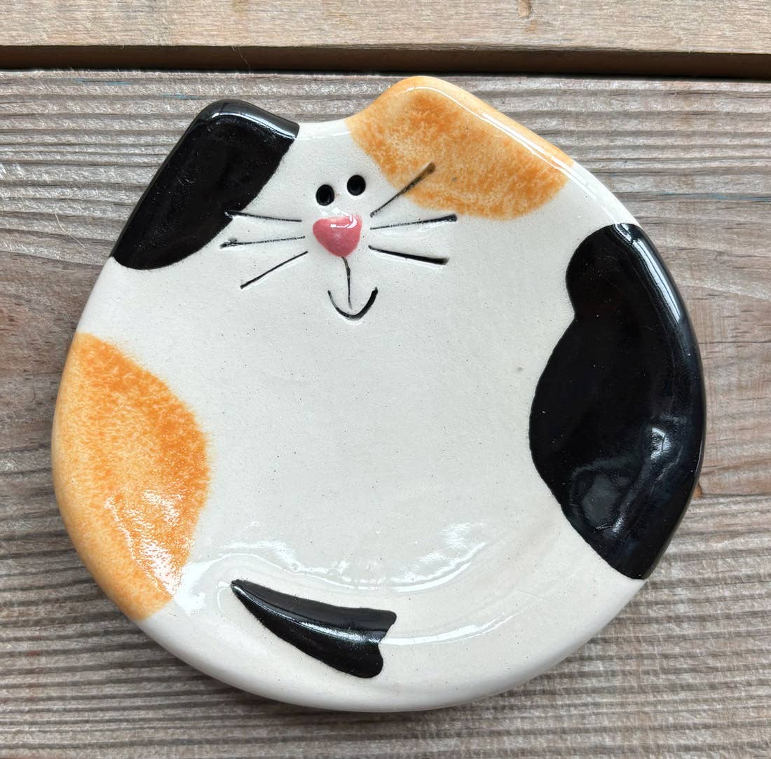 August Ceramics - Wholesale Jewelry Dish - 3" Ceramic Cat Dish: Calico color1