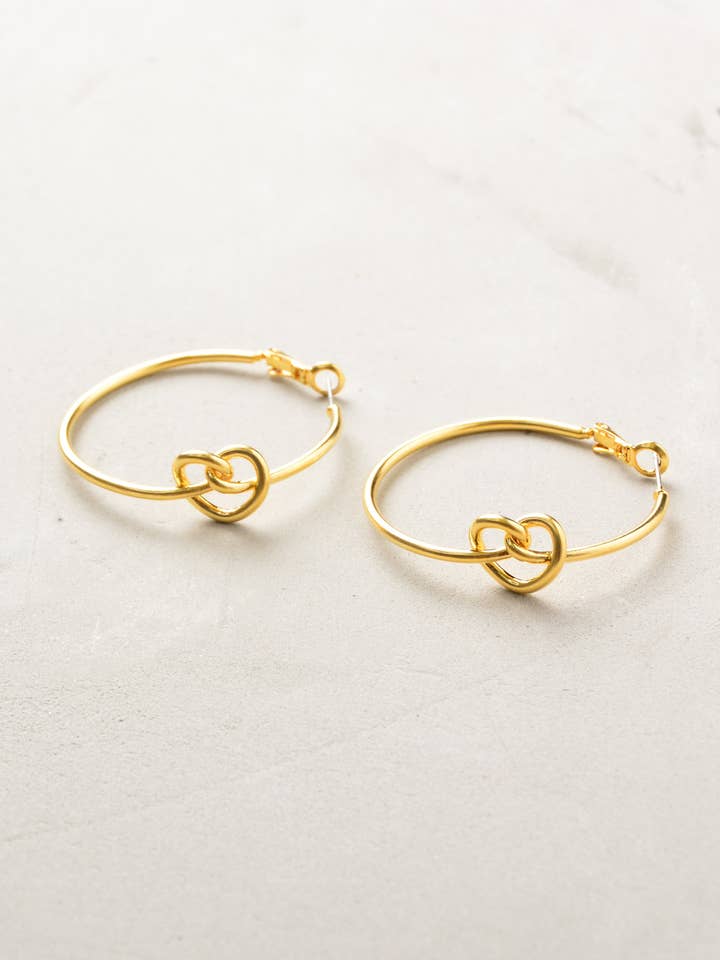 Pendientes con forma de corazón en círculo grande para venta al por mayor de Marco Visconti