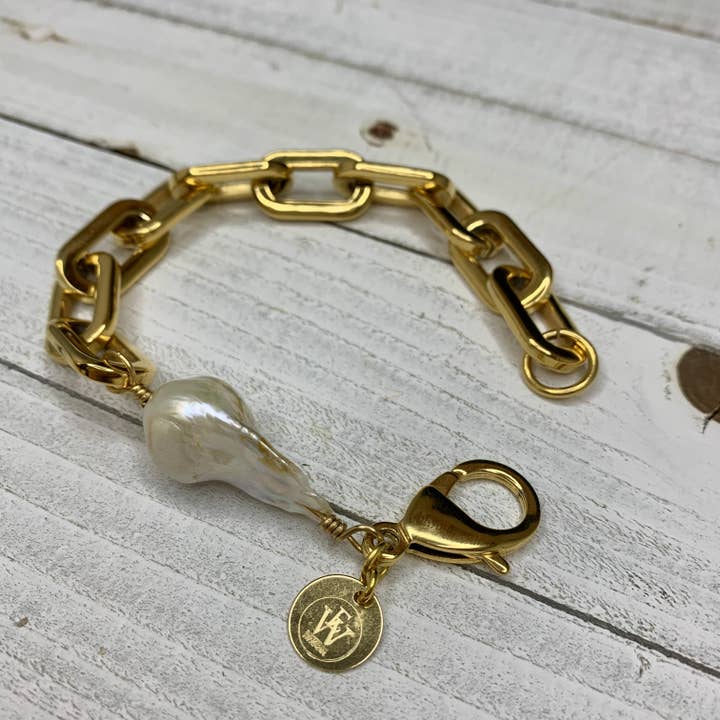 „Cadena de Perro“ Armbånd med barok perle for engroshandel hos Erika Williner Designs