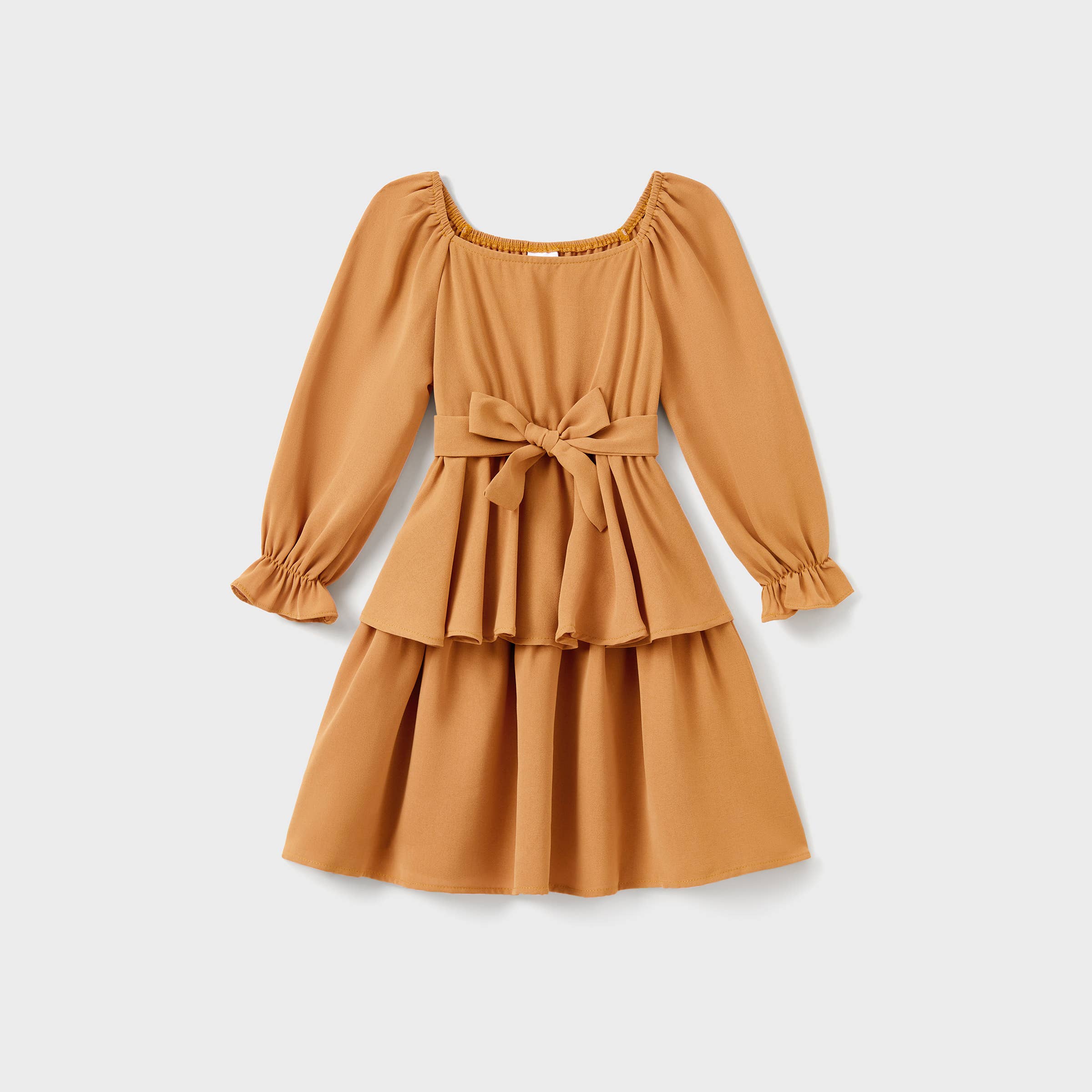 Brun Familjens matchande plagg: långärmad pikétröja och klänning med volangkant för wholesale på Faire2