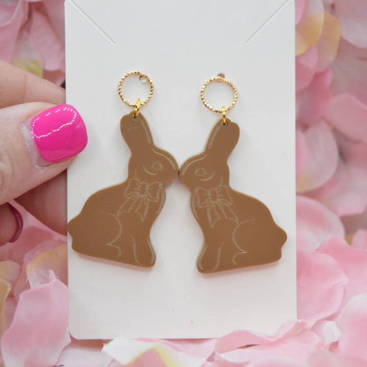 Boucles d'oreilles de Pâques en acrylique Chocolate Bunny pour la vente par The Adorned Fox