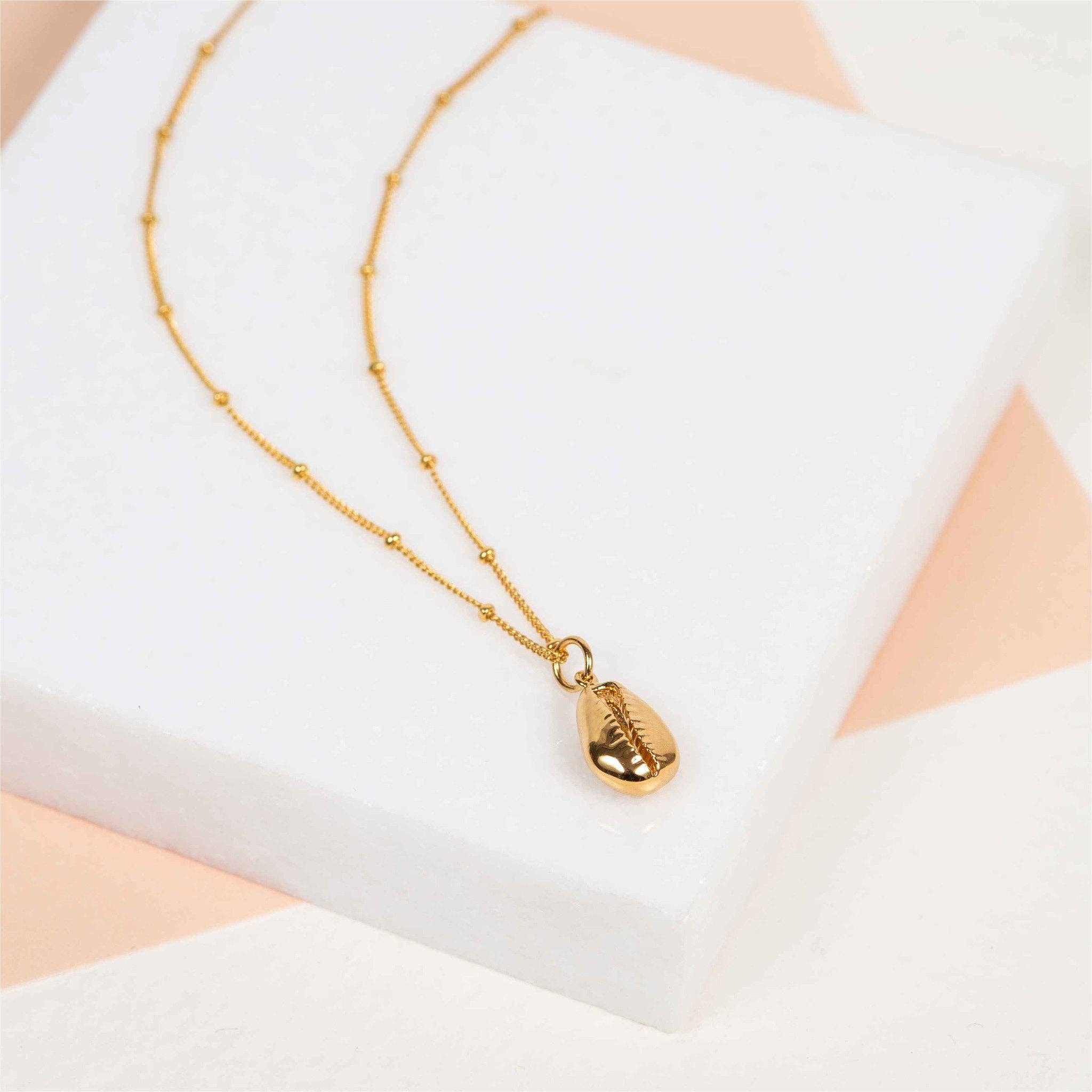 Auree Jewellery – wholesale Pendant/charm necklace – Moka Yellow Gold Vermeil Shell Pendant2