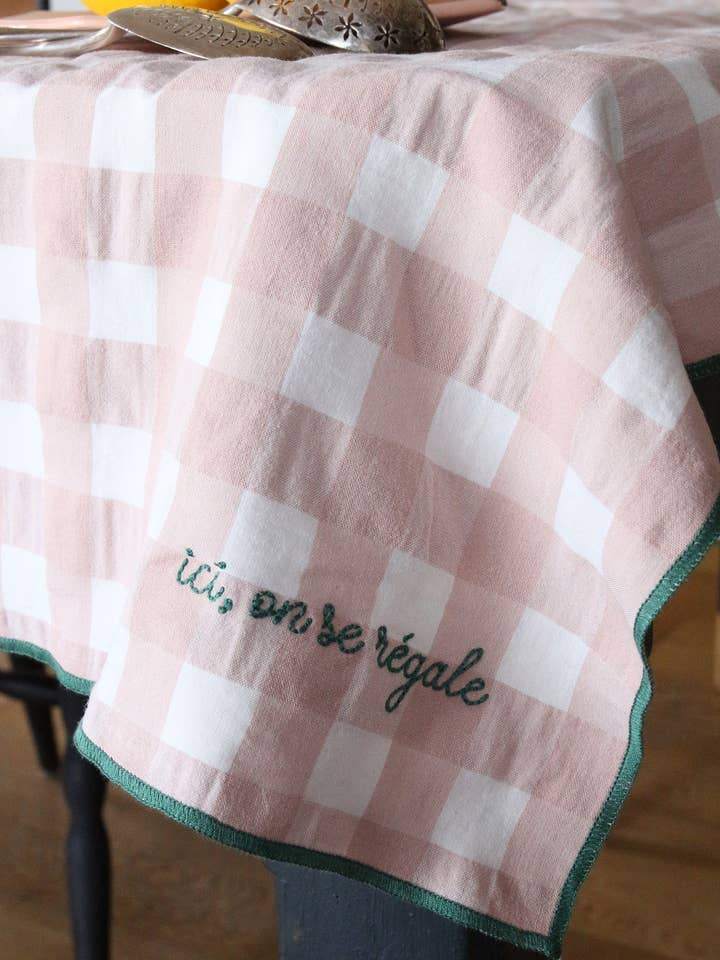 Embroidered checkered gingham square tablecloth for wholesale by BARNABÉ AIME LE CAFÉ