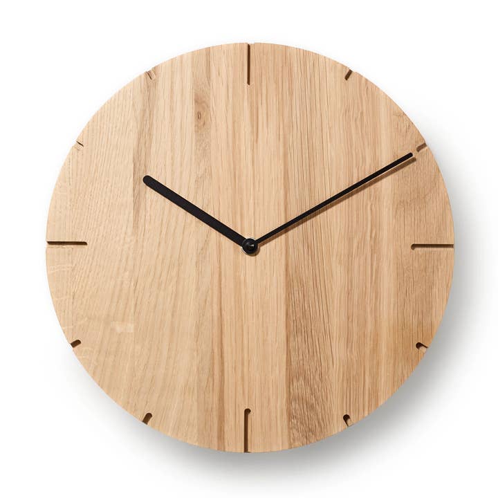 Orologio da parete massiccio - grande orologio rotondo in legno di rovere non trattato per la vendita all'ingrosso da parte di Natuhr