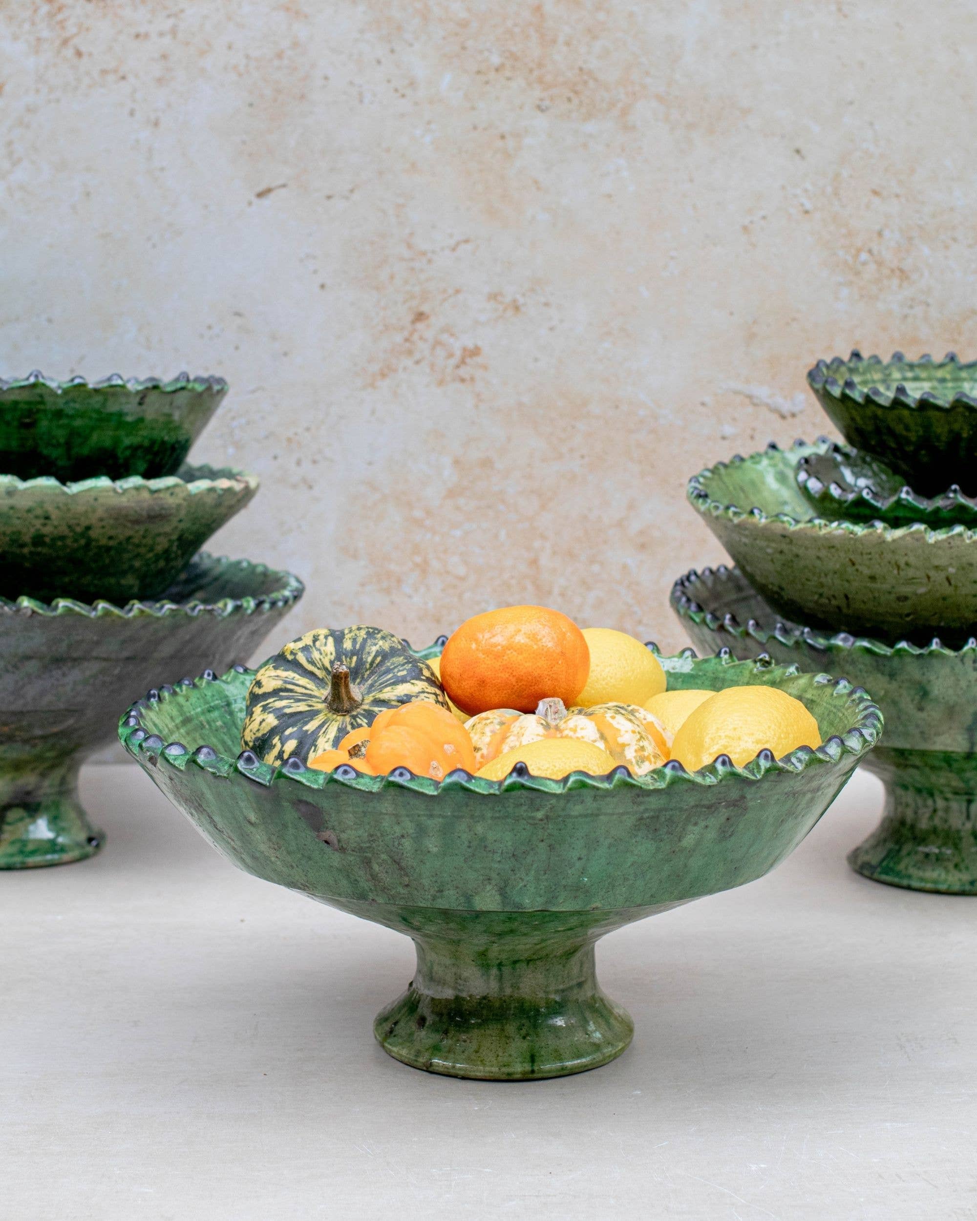 Maison Berber – Prato/tigela decorativa por atacado – Tigela Pedestal com Borda Serrilhada e Esmalte Verde Tamegroute Vintage - 4 Tamanhos9