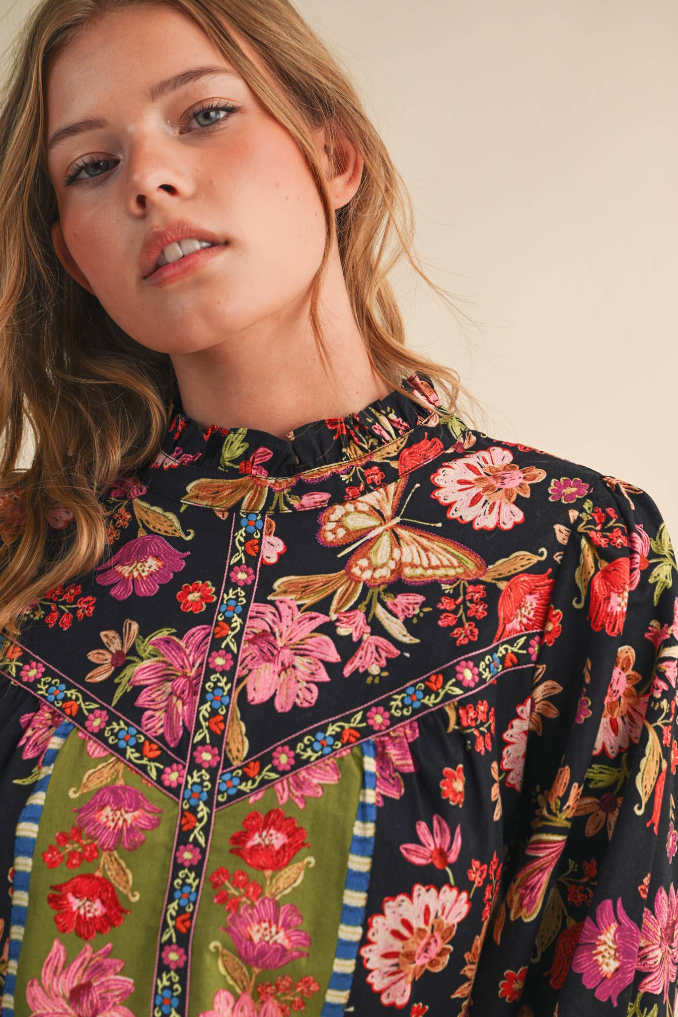 &MERCI - Wholesale Blouse - Women's - EXCLUSIVE FLORAL BORDER PRINT TOP WITH FLORAL TRIM MTP40978