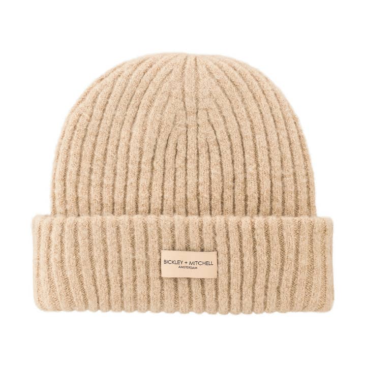 2027-01-14 CHUNKY LOGO BEANIE SAND for engroshandel hos BICKLEY + MITCHELL AMSTERDAM