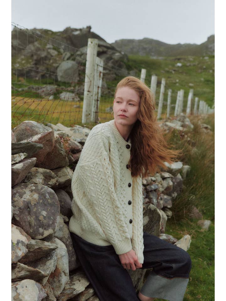 Aran Woollen Mills - Wholesale Cardigan – Women’s - Achill Island Ladies Merino Aran Cardigan - Cream4
