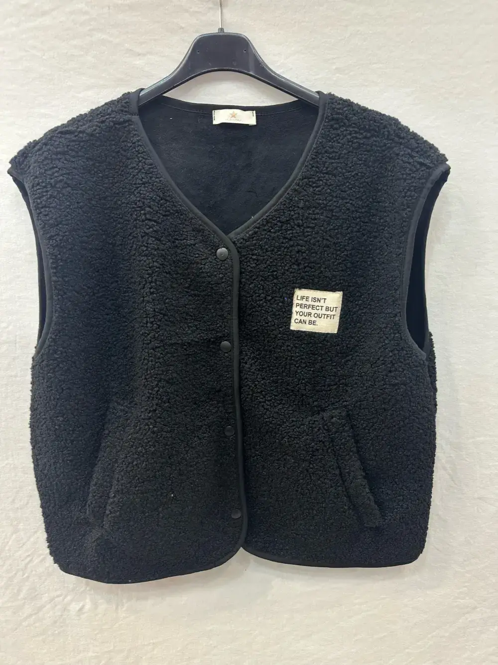 Mimi & Gogo - Wholesale Outerwear Vest - Women's - Fleece Vest With Patch @3399_GiEcussonMoumoute7