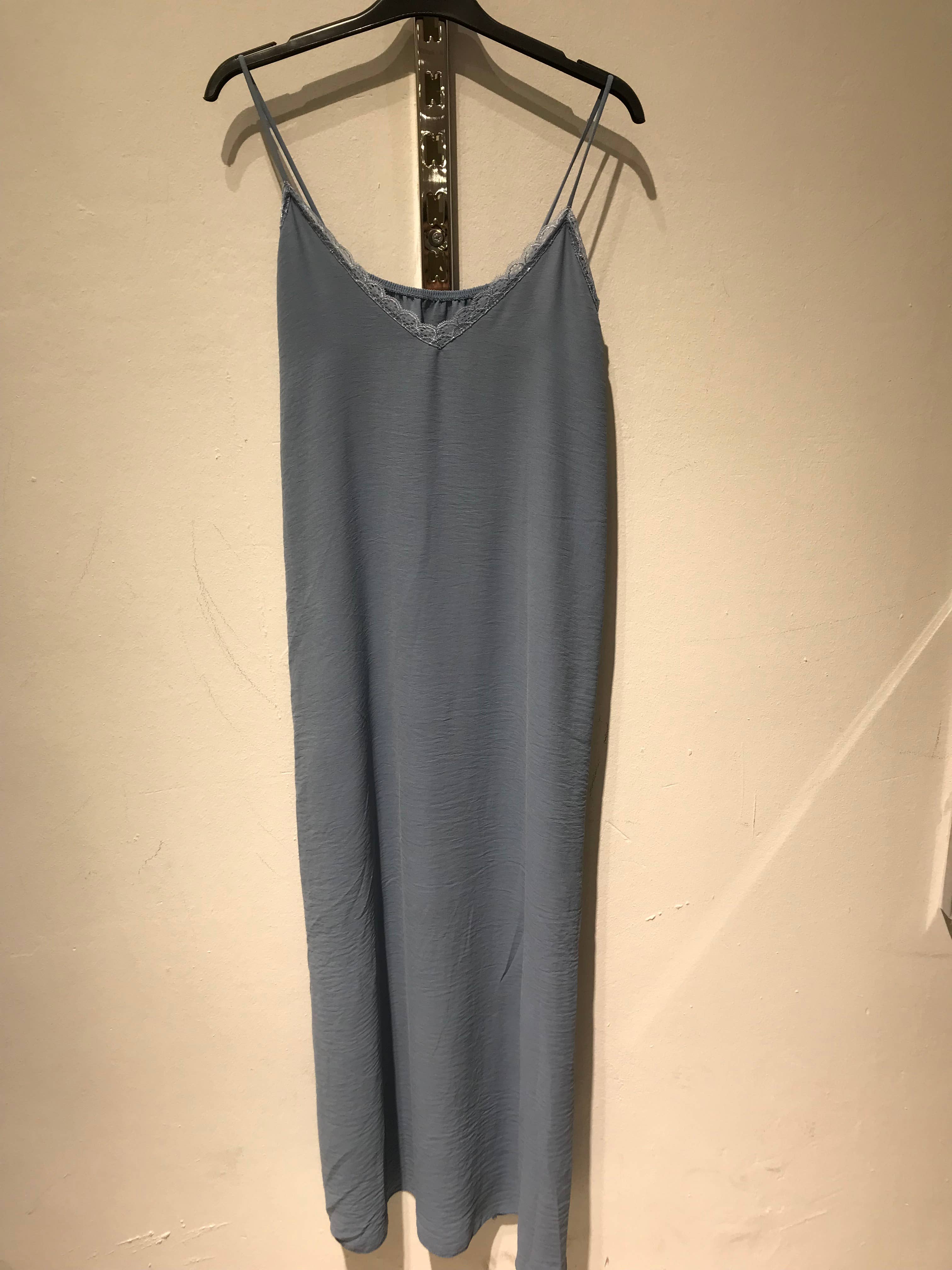 Only Yuan – Engroshandel Kjole - Dame – Only Yuan kjole med blonder, ref 51236