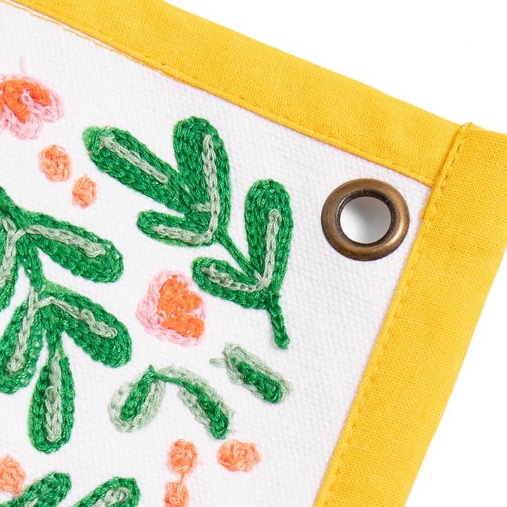 Pippi Post - Wholesale Banner - Read Embroidered Canvas Banner - Yellow2