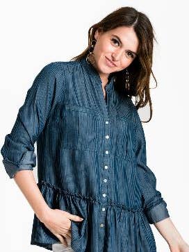 Skjorte med bælglomme med volang for engroshandel hos Given Kale