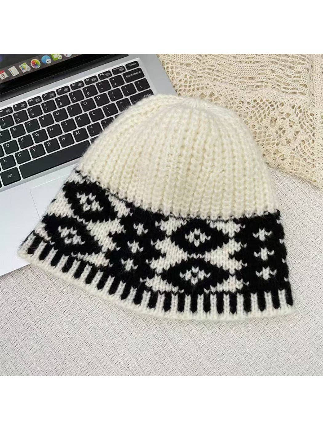 Funkyrel® Atzbranding Limited - Wholesale Beanie - Women's - Haila - Vintage Knitted Beanie with Diamond Patterns3