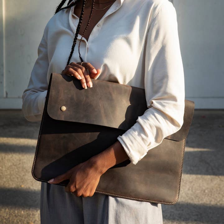 Londo - Wholesale Laptop/Tablet Case - Unisex - MegaGear Fine Leather and Sleeve Bag for MacBook Pro, MacBook Air and iPad Case1