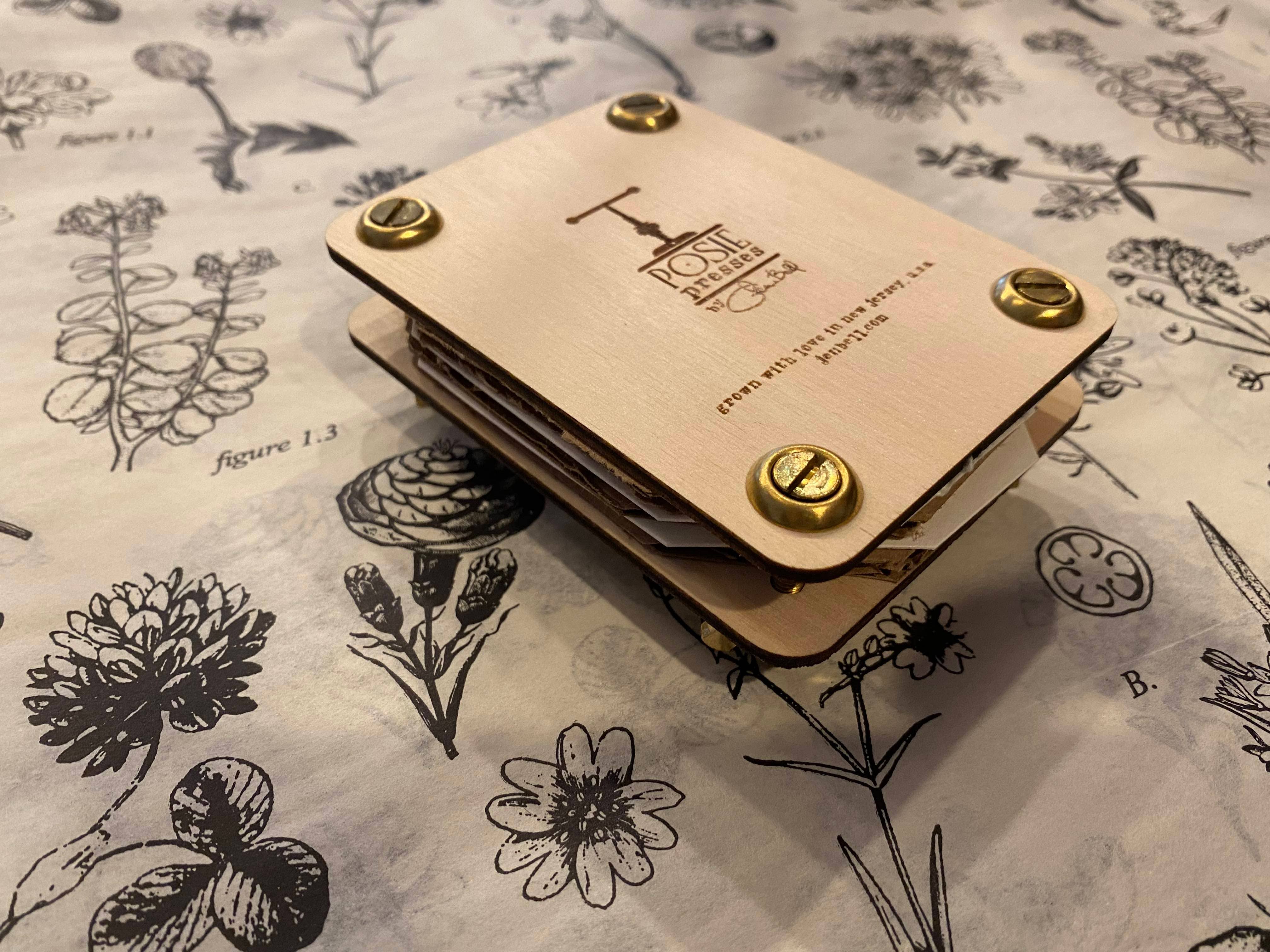 Holly Hills Lane - Wholesale Doe-het-zelf-knutselset - Wilde bloemen & Vlinders Gepersonaliseerde Bloemenpers3