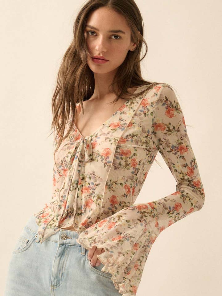 Mesh-Top mit Blumenmuster, V-Ausschnitt und Glockenärmeln für den Großhandel von Promesa USA