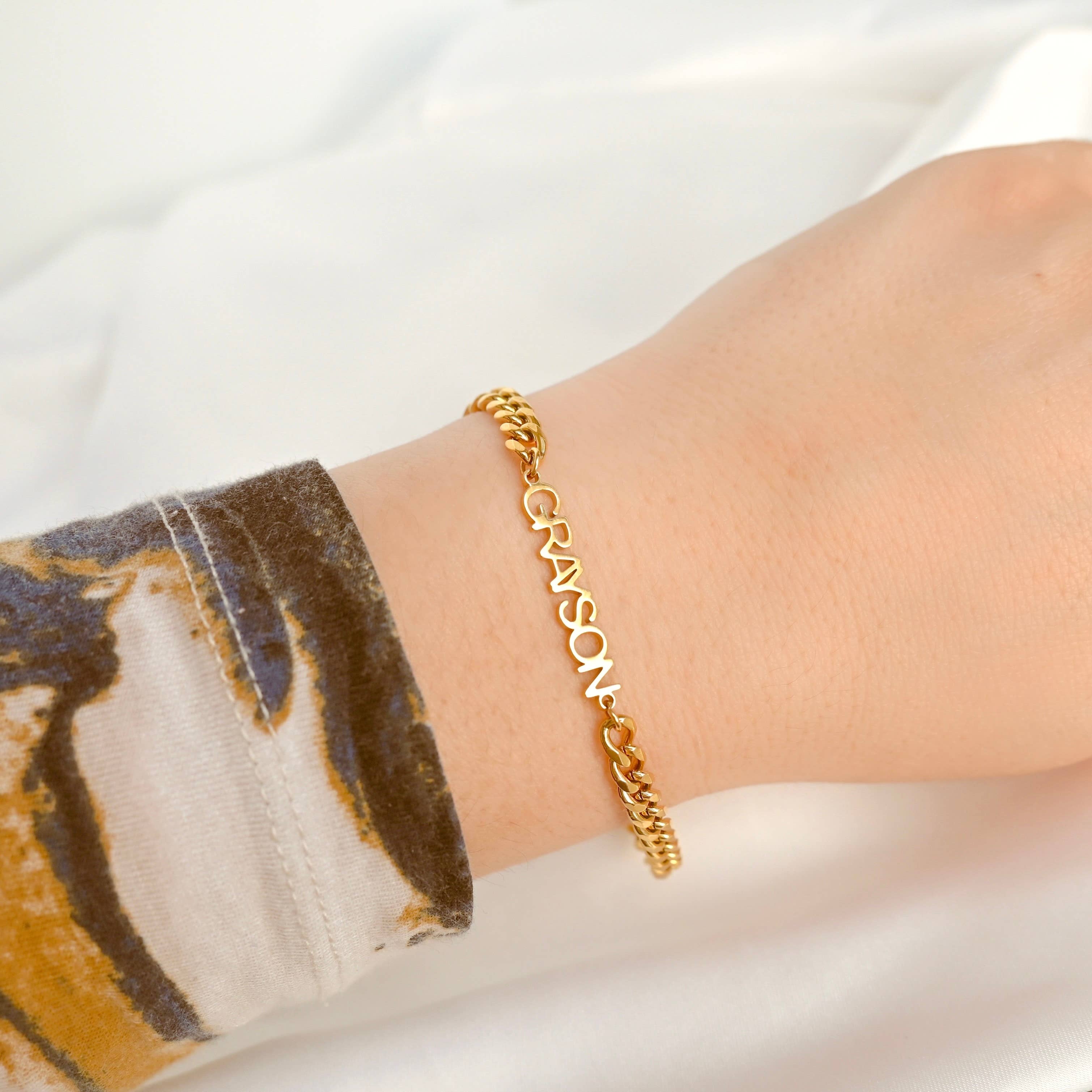 Blueyejewelry - Wholesale Charm/Dangle Bracelet - Custom Name Bracelet - 18k Gold Personalized Name Bracelet 2