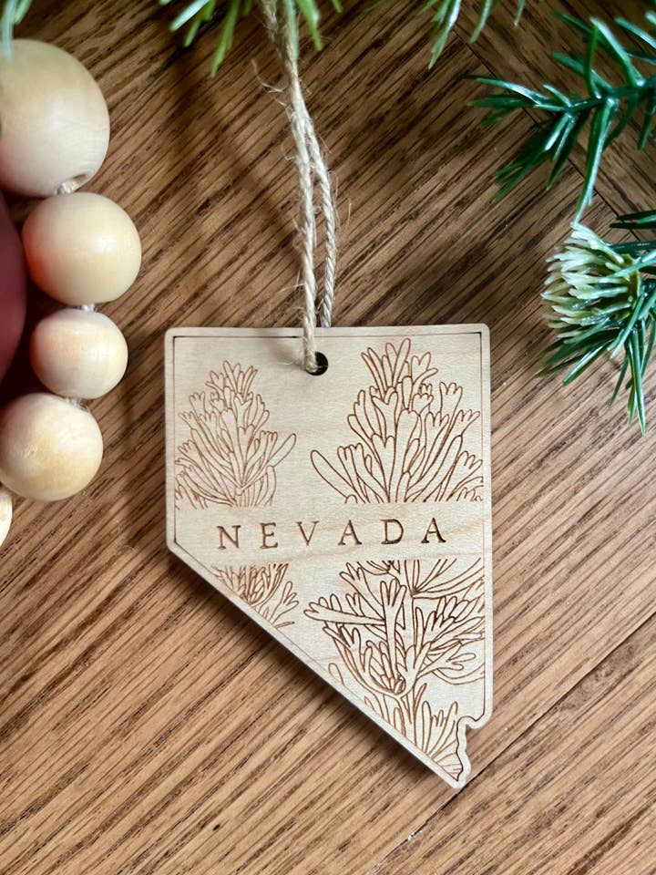 Décoration de Noël en bois avec fleur d'argousier du Nevada pour la vente par Rustic Raleigh