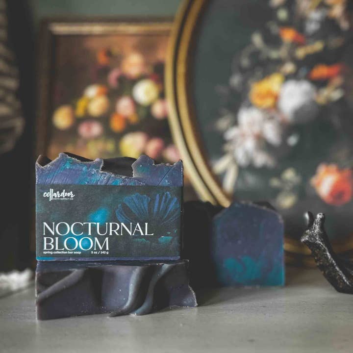 Natteblomst sæbestykke for engroshandel hos Cellar Door Bath Supply Co.