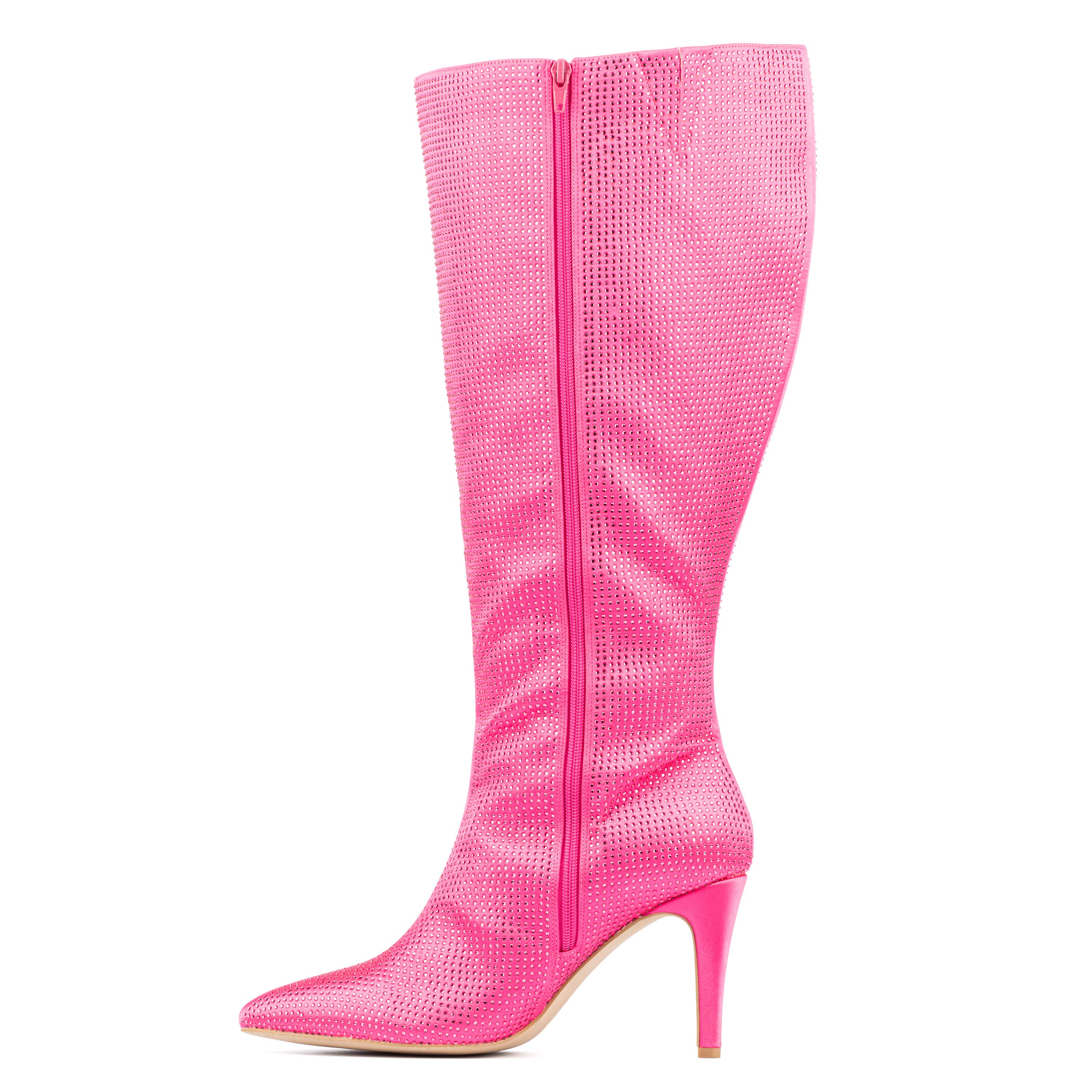 Rosa Bota de Cano Alto com Pedras Stevie para Mulher da Fashion To Figure para venda a revendedores na Faire2