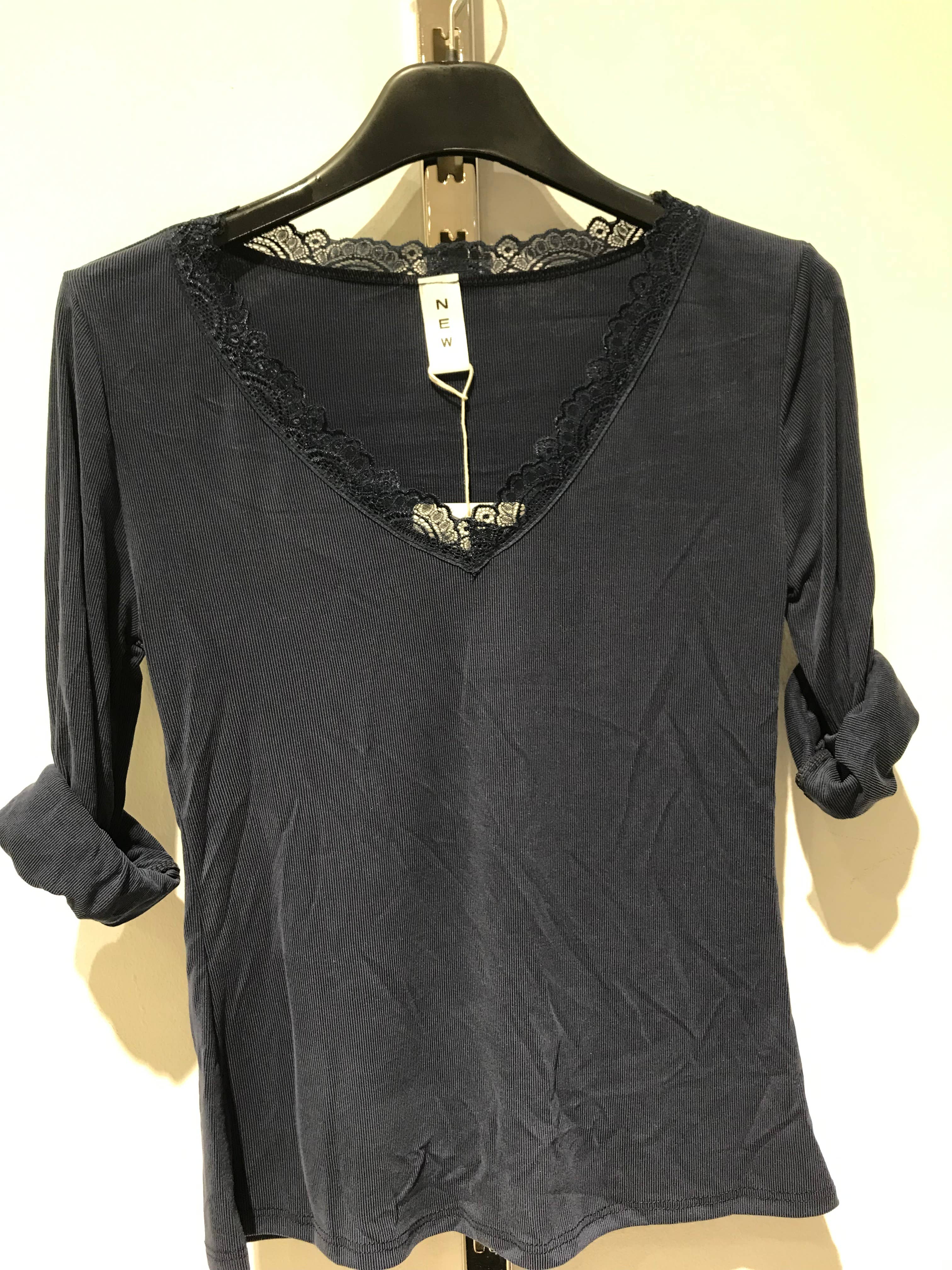 Only Yuan - Vendita all'ingrosso Camicetta - Donna - riferimento 20975 maglietta in pizzo3