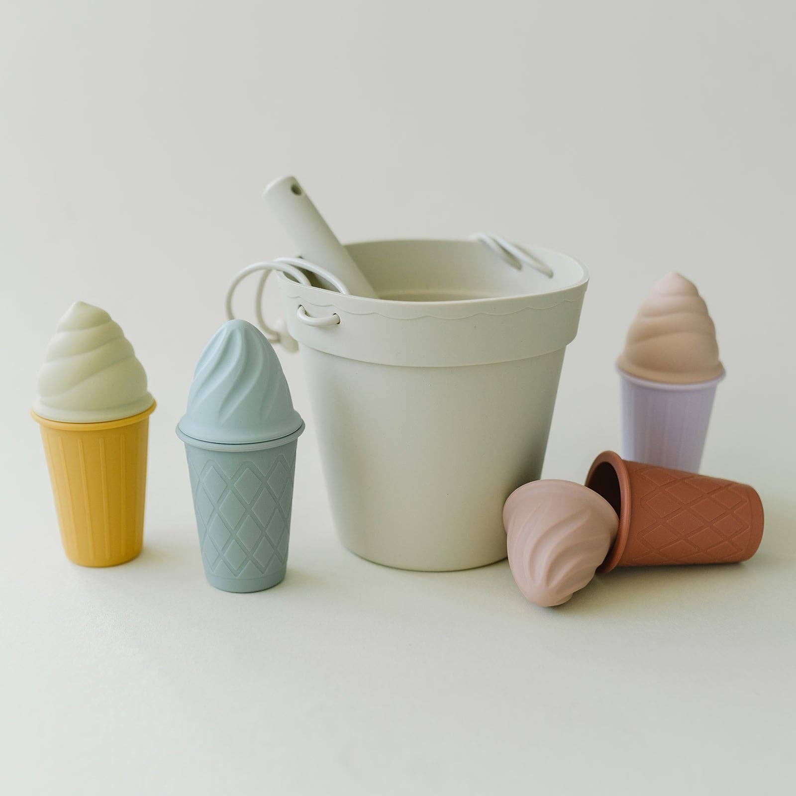 Marlowe & Co - Vente Jouet de plage/piscine - Enfant et bébé - Ensemble de Plage Glace Rétro Classique en Silicone6