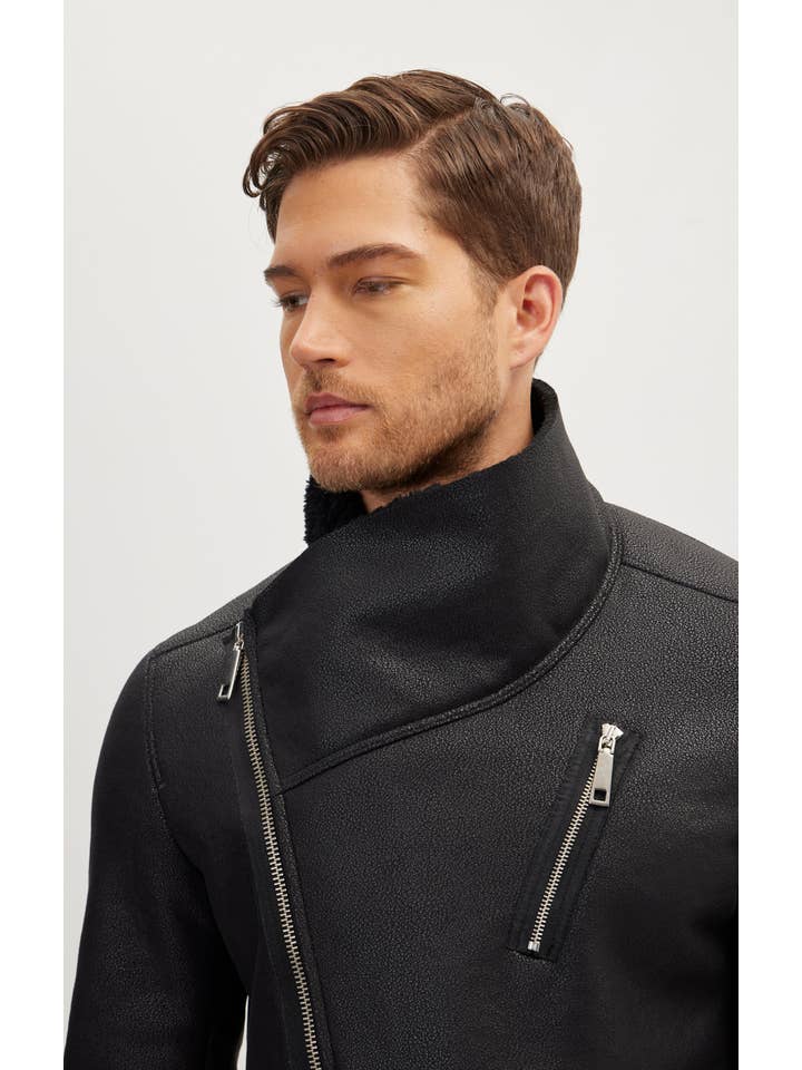 NERO Cappotto vegano in shearling da uomo con chiusura asimmetrica in vendita all'ingrosso su Faire