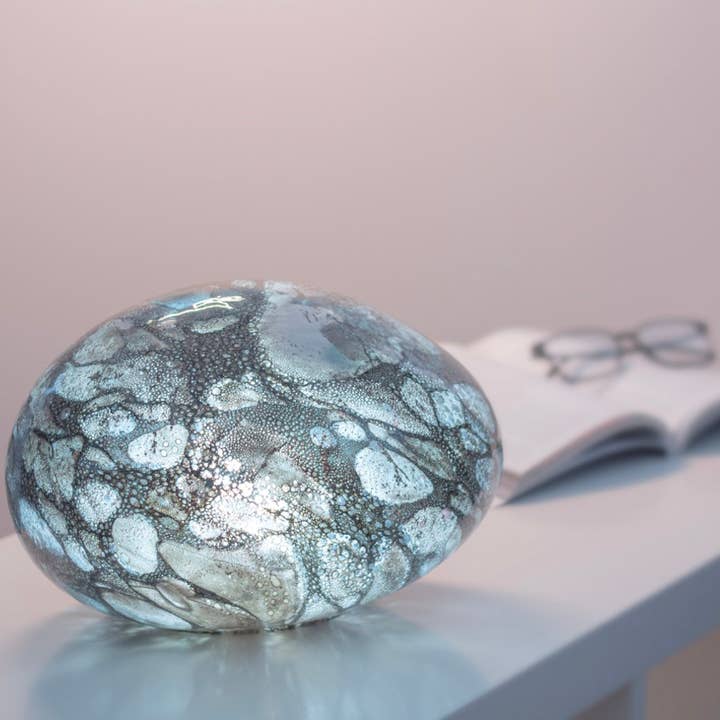 Smoky Quartz | Lampada da tavolo in vetro soffiato a mano | 20 cm Pebble per la vendita all'ingrosso da parte di L. GLOW Home