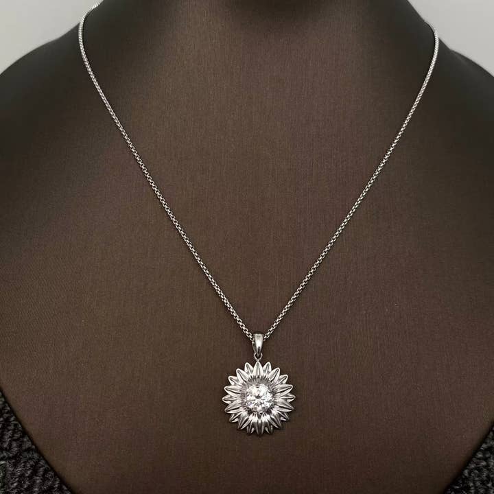 Mio Queena - Wholesale Pendant/charm necklace - Inlaid CZ Sunflower Charm 18K Gold Plated SS Necklace - FGS1