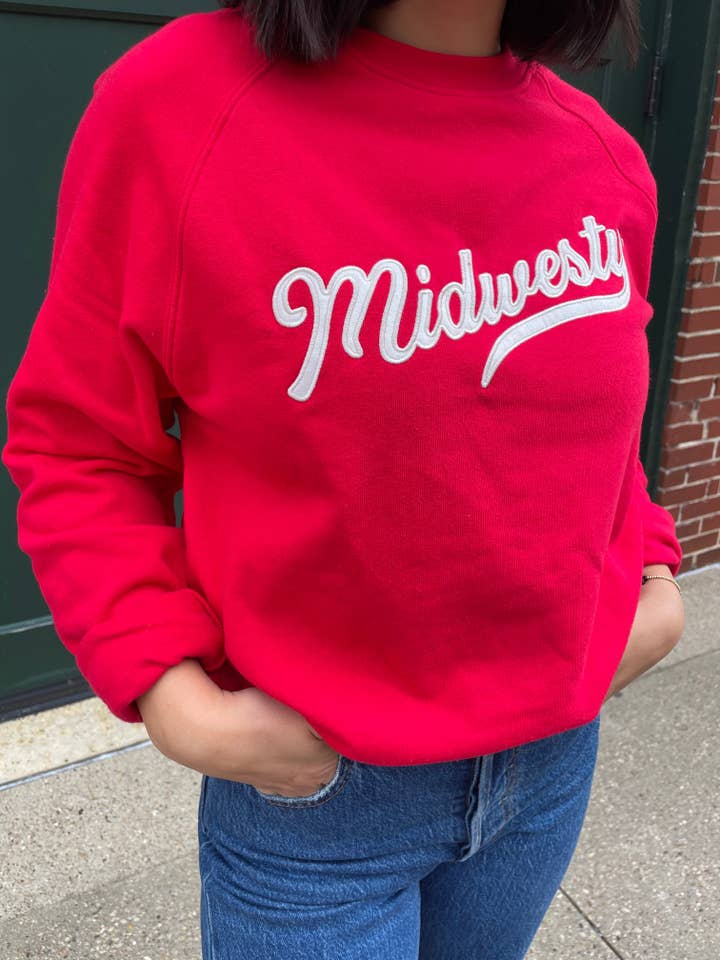 Crew Midwesty à Applique en Rouge pour la vente par The Midwest Girl