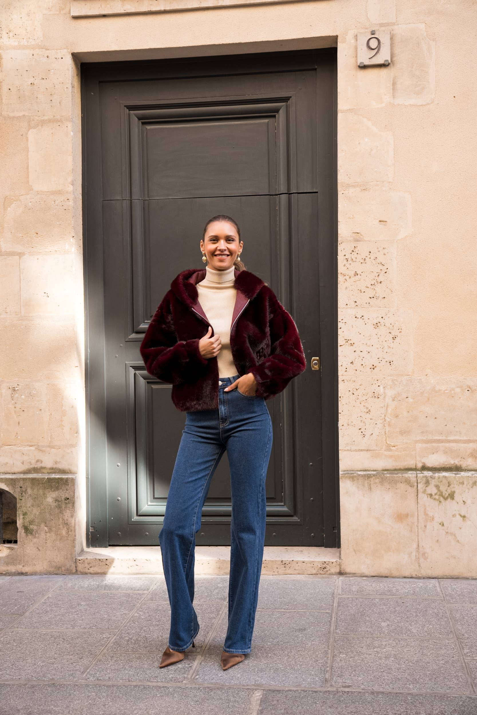 Attentif Paris - Wholesale Fur/Faux Fur Coat - Women's - Short coat with hood in faux fur with braided details23