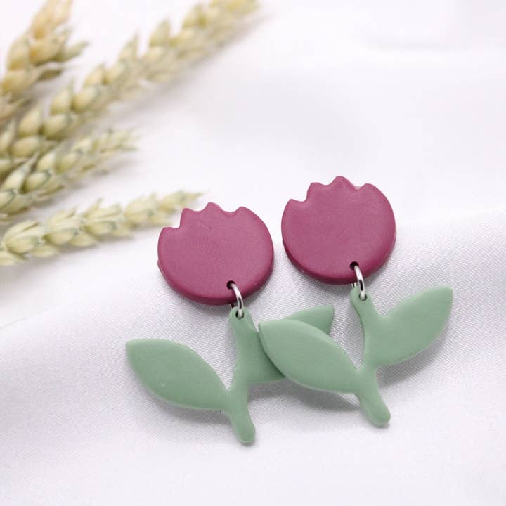 Tulip ler øreringe - Bourgogne tulipaner - Floral Polymer Clay for engroshandel hos Studio Artemis