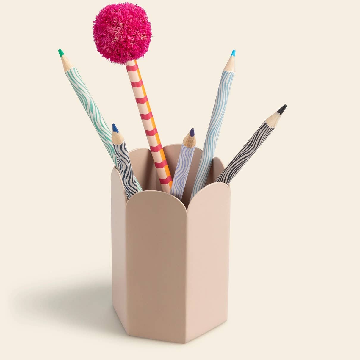Papier UK – wholesale Pen & pencil holder – Scallop Edge Pen Pot4