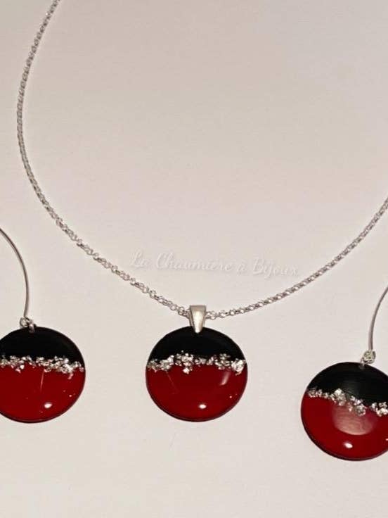 Red, black and snowflake ornament for wholesale by La Chaumière à Bijoux