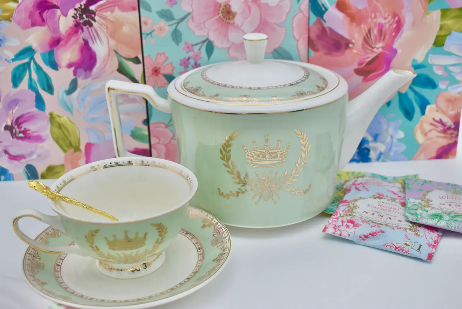 All Little Cute Things - Wholesale Tea Pot - Teapot Regency Gold Decal Queen Bee Mint Green2
