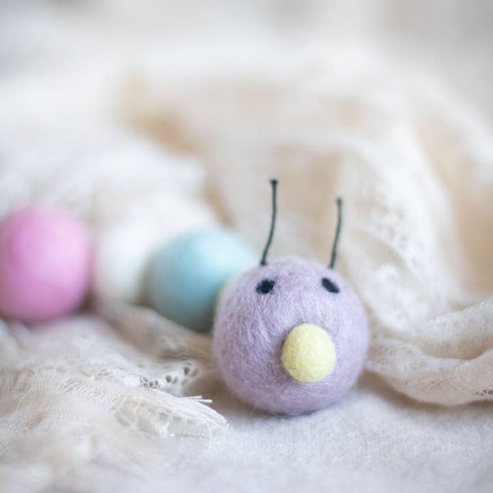 Friendsheep - Vendita all'ingrosso Giocattoli per animali - Cani e gatti - Giocattoli in lana ecologica CANDY Caterpillar (colori pastello)1