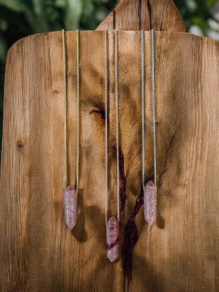 Jordbær kvarts punkt halskæde for engroshandel hos Earth & Elm