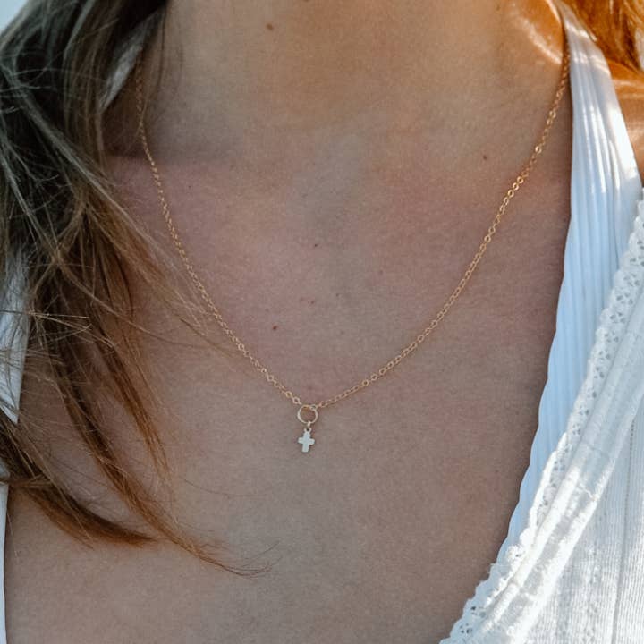 Anna Janelle Jewelry - Vente Breloques/médailles personnalisées - Mini Cross Drop2
