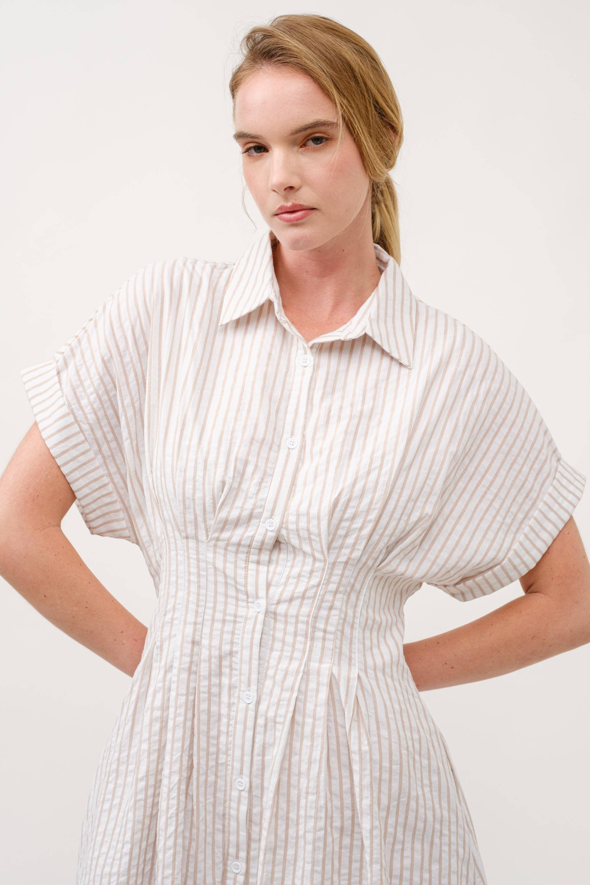 AIBLEE - Vendita all'ingrosso Vestito - Donna - Abito Midi a Righe con Colletto e Bottoni - TAPUE19