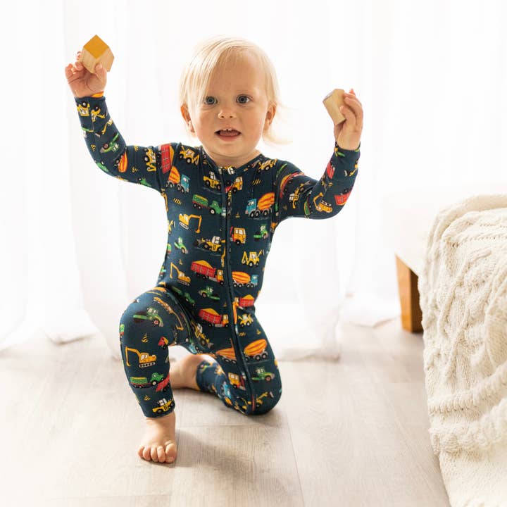 Strampler mit doppeltem Reißverschluss - Road Rovers für den Großhandel von Cuddles N Giggles