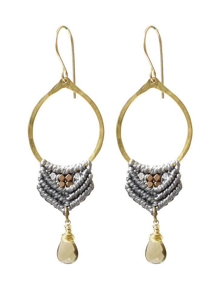 Orecchini a goccia intrecciati per la vendita all'ingrosso da parte di AMiRA jewelry