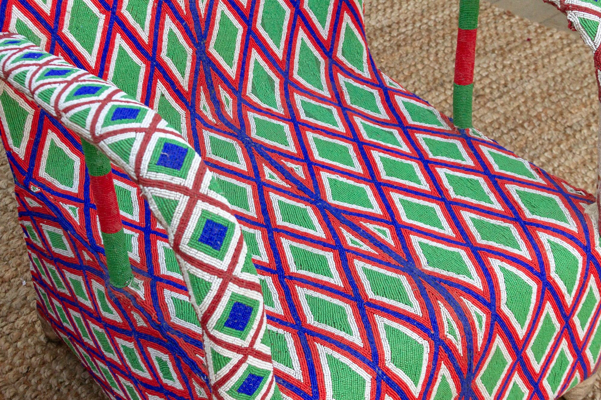 De-cor – wholesale Stol – Par färgglada afrikanska pärlbroderade fåtöljer8