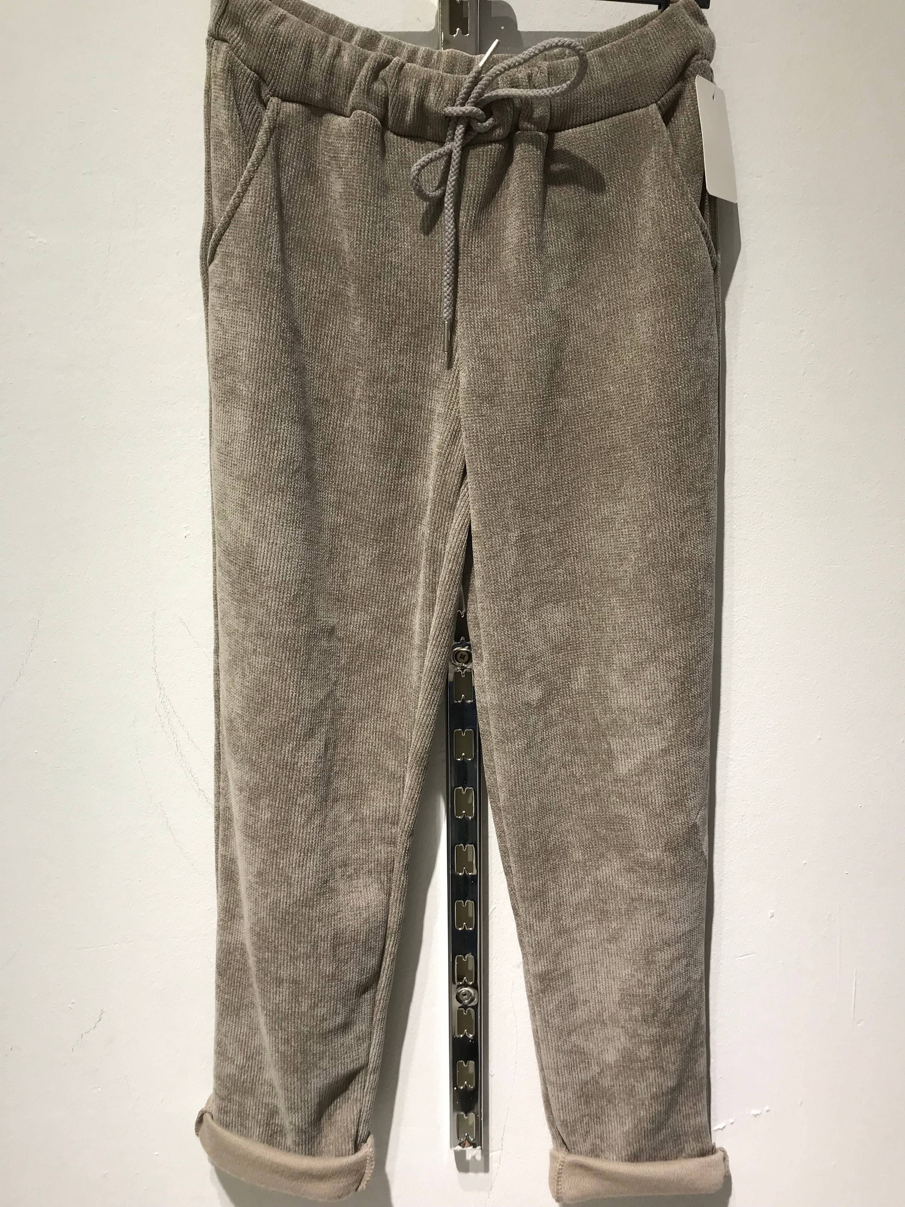 Only Yuan - Vendita all'ingrosso Pantalone - Donna - ref 7859 pantaloni in velluto a coste3