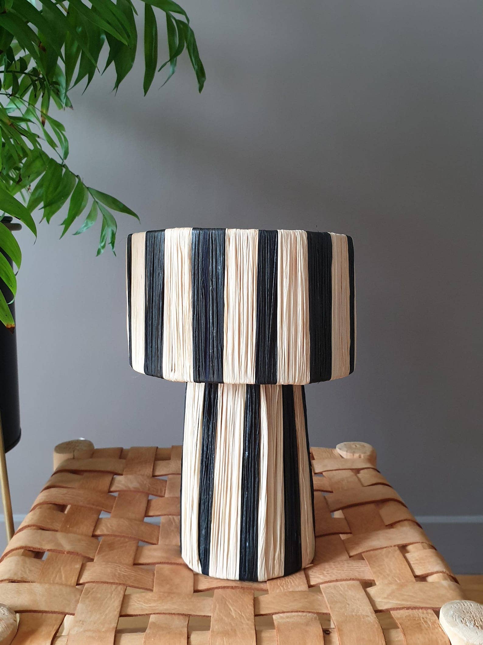 HandHappiness – wholesale Lampshade – Moroccan Raffia Table Lamp-Woven Raffia Table Lamp2